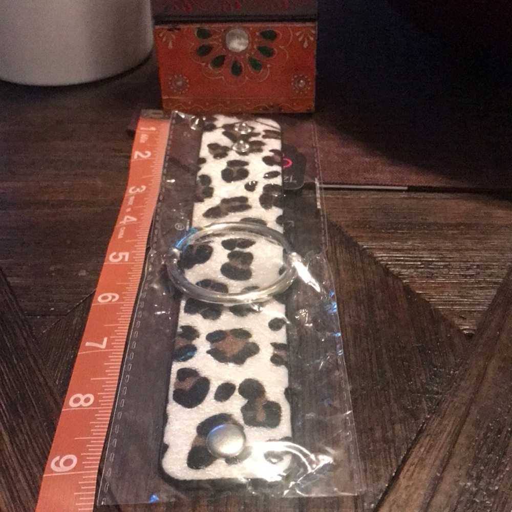 Paparazzi Leopard Print Bracelet (Black/Brown//White) Silver Tone Detail